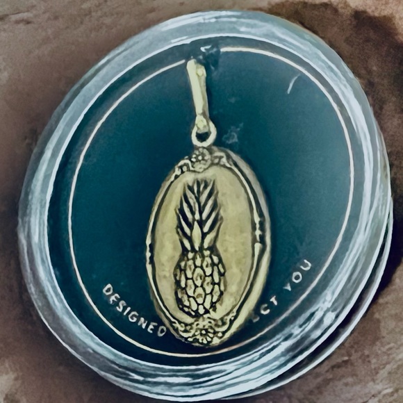 $20 Alex & Ani Gold tone Pineapple Charm for Necklace, Bracelet Keycha… - Picture 3 of 3